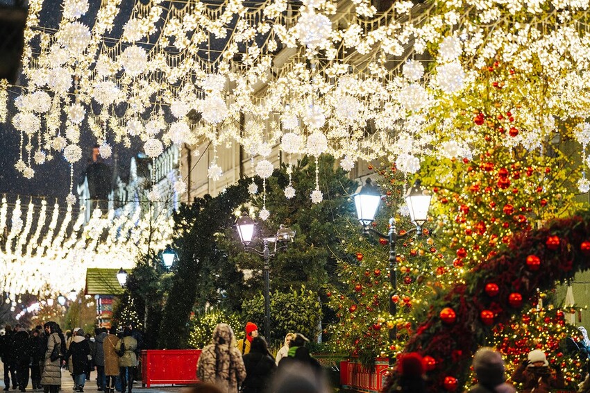 Сверкающие арки, шатры и «звездное небо»: лучшие места для фото в центре столицы