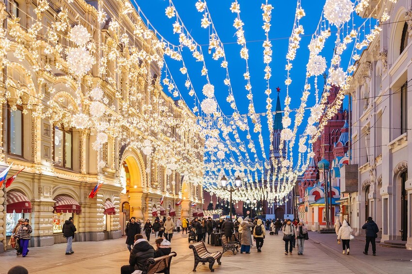 Сверкающие арки, шатры и «звездное небо»: лучшие места для фото в центре столицы