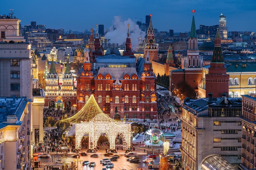 Сверкающие арки, шатры и «звездное небо»: лучшие места для фото в центре столицы