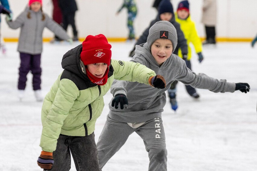 Зимние тренировки по катанию на конька в парке «Останкино»