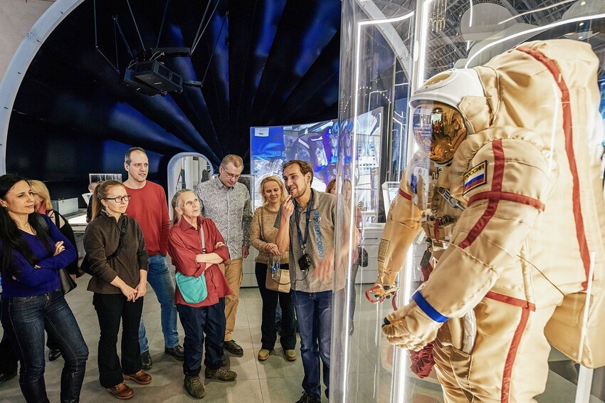 Москвичей и туристов приглашают на бесплатные экскурсии ко Дню гида