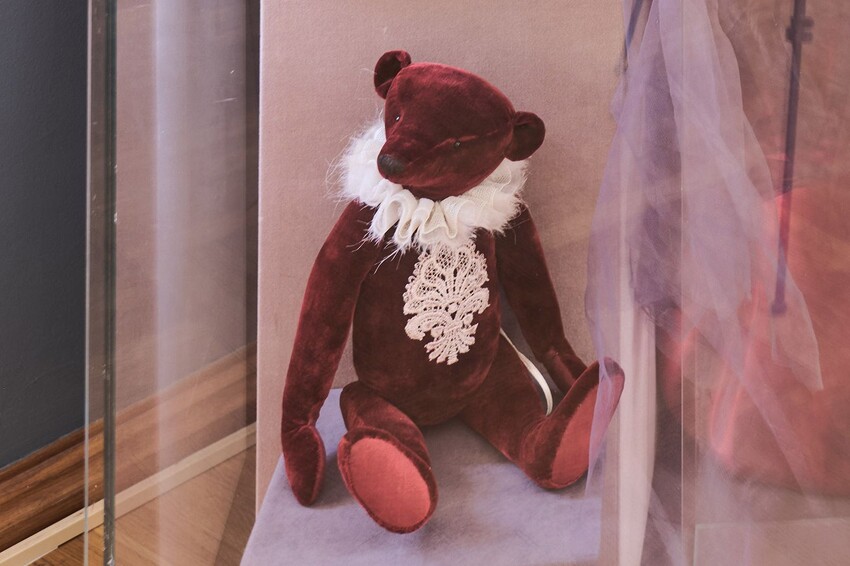 Куклы, цирк и детство: смотрим новую выставку в усадьбе Люблино с «Мосбилетом»