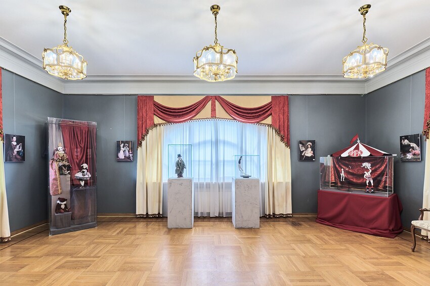 Куклы, цирк и детство: смотрим новую выставку в усадьбе Люблино с «Мосбилетом»
