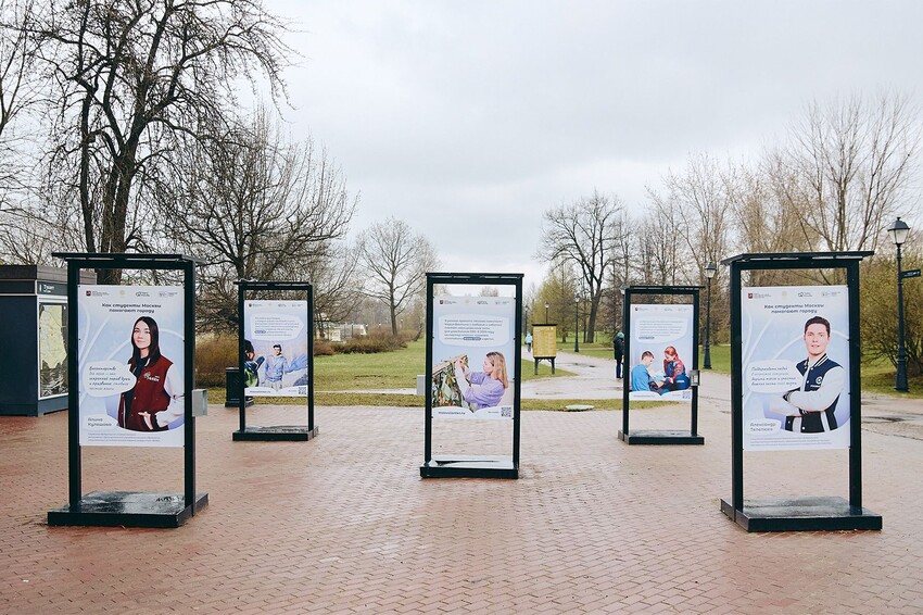 В музее-заповеднике «Царицыно» открылась фотовыставка о столичных студентах-волонтерах