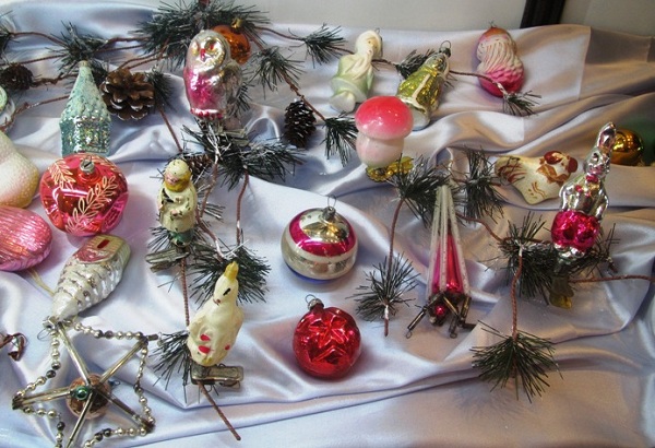 История новогодней игрушки