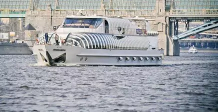 Обзорный круиз по Москве-реке на борту яхты-ресторана