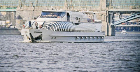Обзорный круиз по Москве-реке на борту яхты-ресторана
