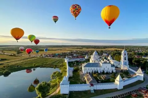 Экскурсия «Танцы в небе над Синь-камнем (Шоу Воздушных шаров в Переславле-Залесском)»