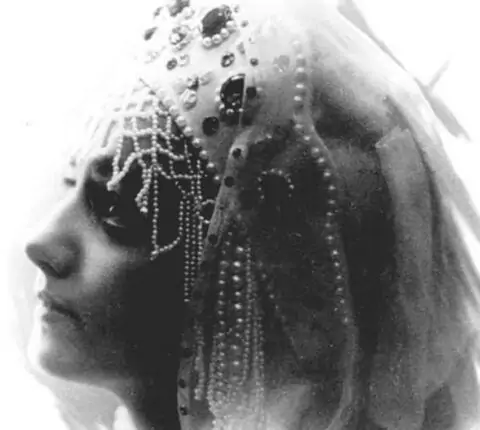 Выставка «Елена Сергеевна. История жены писателя, рассказанная в пяти главах» в Музее Михаила Булгакова