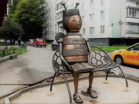 В Москве появилась новая достопримечательность: Пчелка НоЗя