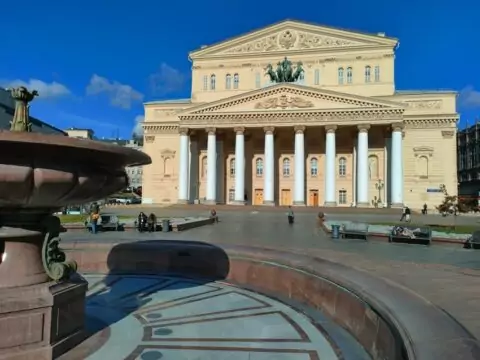 Сколько в Москве театров?