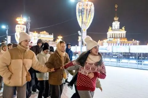 Музыкальные вечера под открытым небом: ВДНХ запускает цикл мероприятий «Музыка в подарок» пройдет на катке ВДНХ