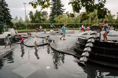 Большая детская площадка в Парке Горького — «Салют»