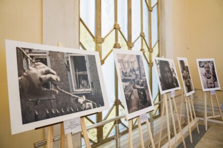 «Добру служение»: на ВДНХ открылась фотовыставка о людях и судьбах в зоне СВО