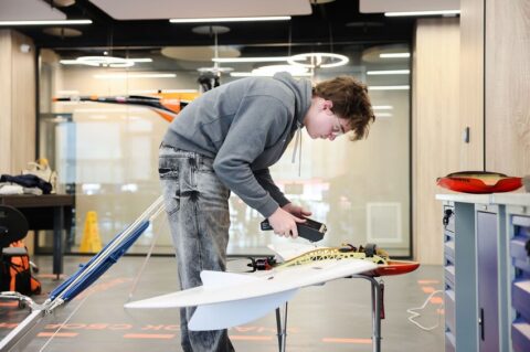 От автомеханика до оператора дронов: на фестивале московских колледжей школьникам расскажут о современных профессиях