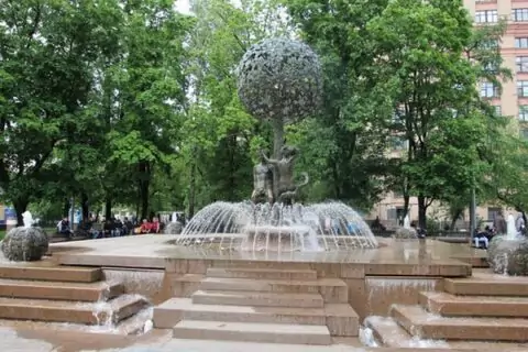 Фонтан «Адам и Ева»
