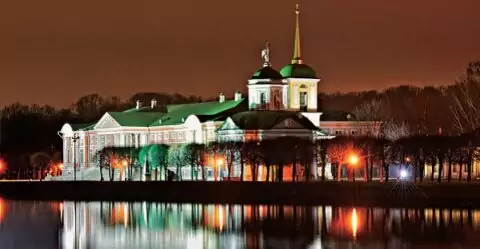 Фотовыставка работ Константина Кокошкина на Тверском бульваре
