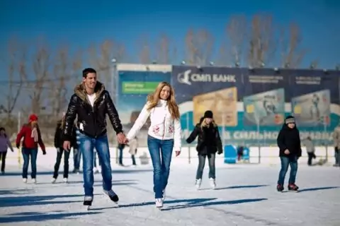 Каток у Триумфальной арки «Снежная Королева»