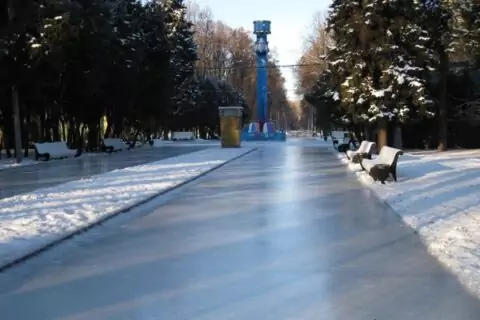 Гигантский каток в парке Северного речного вокзала