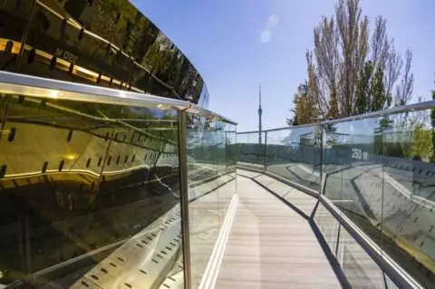 «Лента Мебиуса» на ВДНХ: бесконечная прогулка в небесах