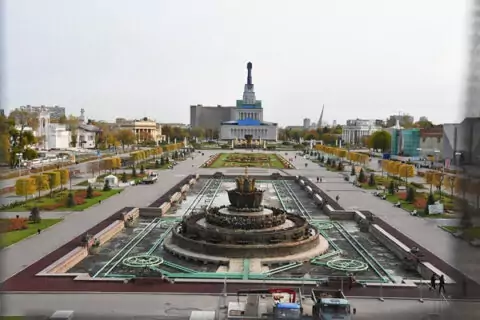 Экскурсия «Тайны и легенды ВДНХ»
