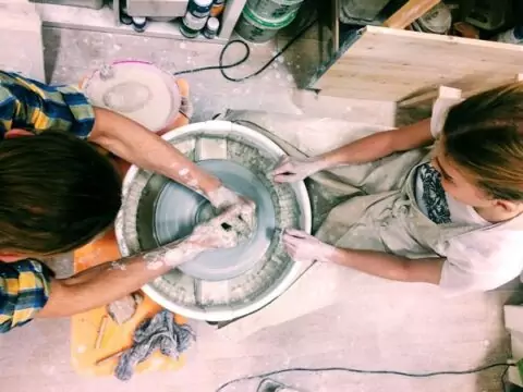 Знакомим с гончарным делом