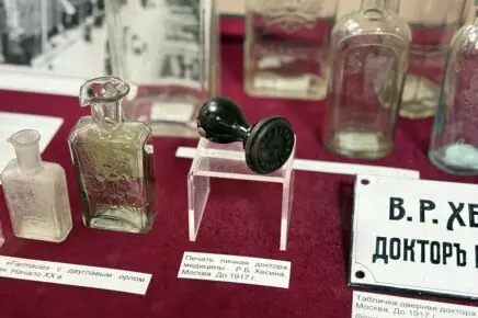 Выставка «История медицины в стекле» Главархива г. Москвы