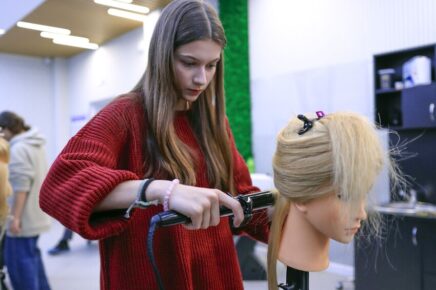 Московские колледжи открывают двери: школьников ждут мастер-классы, экскурсии и встречи с работодателями