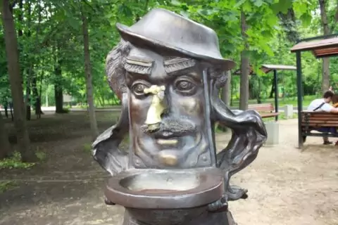Памятник Мойдодыру в Сокольниках