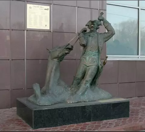 Памятник Барону Мюнхгаузену