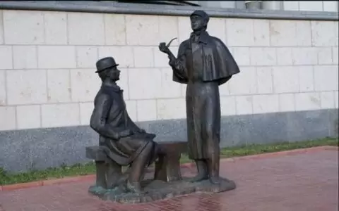 Памятник Холмсу и Ватсону
