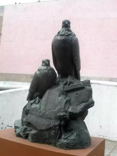Памятник голубям