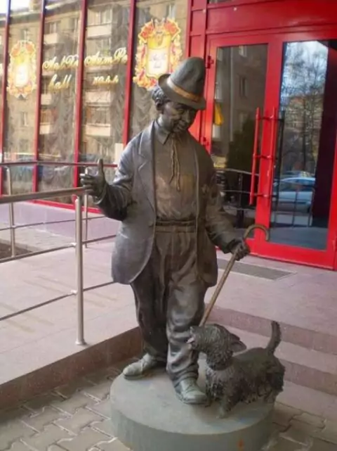 Памятник Карандашу и Кляксе