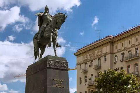 Памятник Юрию Долгорукому