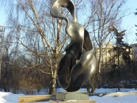 Памятник Ленте Мебиуса