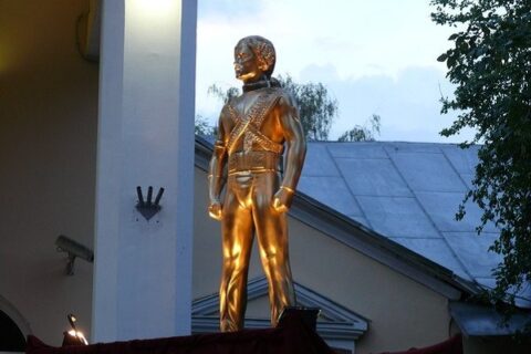 Памятник Майклу Джексону