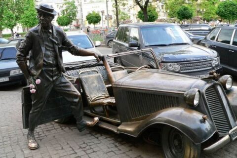 Памятник Юрию Никулину на Цветном бульваре
