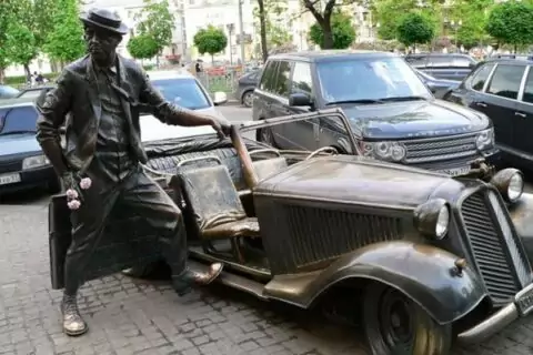 Памятник Юрию Никулину на Цветном бульваре