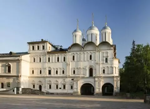 Патриарший дворец и собор Двенадцати апостолов Московского Кремля