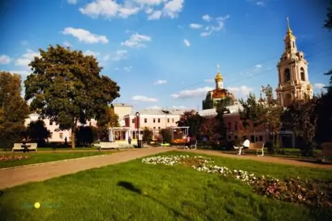 Сад им. Баумана — зеленый оазис в центре Москвы