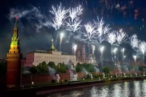 День города Москвы отметят салютом в виде огненных цветов, бабочек и смайликов