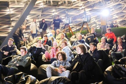Кинолето в «Зарядье»: в парке покажут лучшие советские и российские фильмы