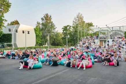 Кино по четвергам: в «Зелёном маркете» снова показывают фильмы под открытым небом