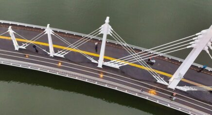 В эскалаторной галерее станции «Воробьевы горы» открылась фотовыставка лучших строительных проектов Москвы