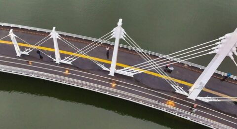 В эскалаторной галерее станции «Воробьевы горы» открылась фотовыставка лучших строительных проектов Москвы