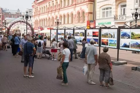 Фотовыставка под открытым небом «Моя любимая Камчатка – приглашение к путешествию» на Арбате
