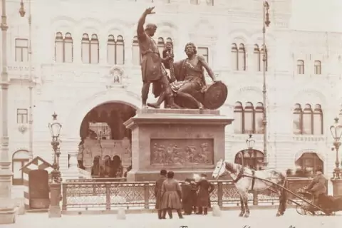 Выставка «Памятник Минину и Пожарскому в Москве»